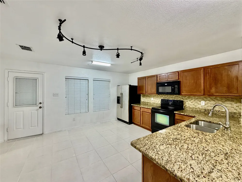 8107 Stowe Springs Lane Arlington, TX 76002