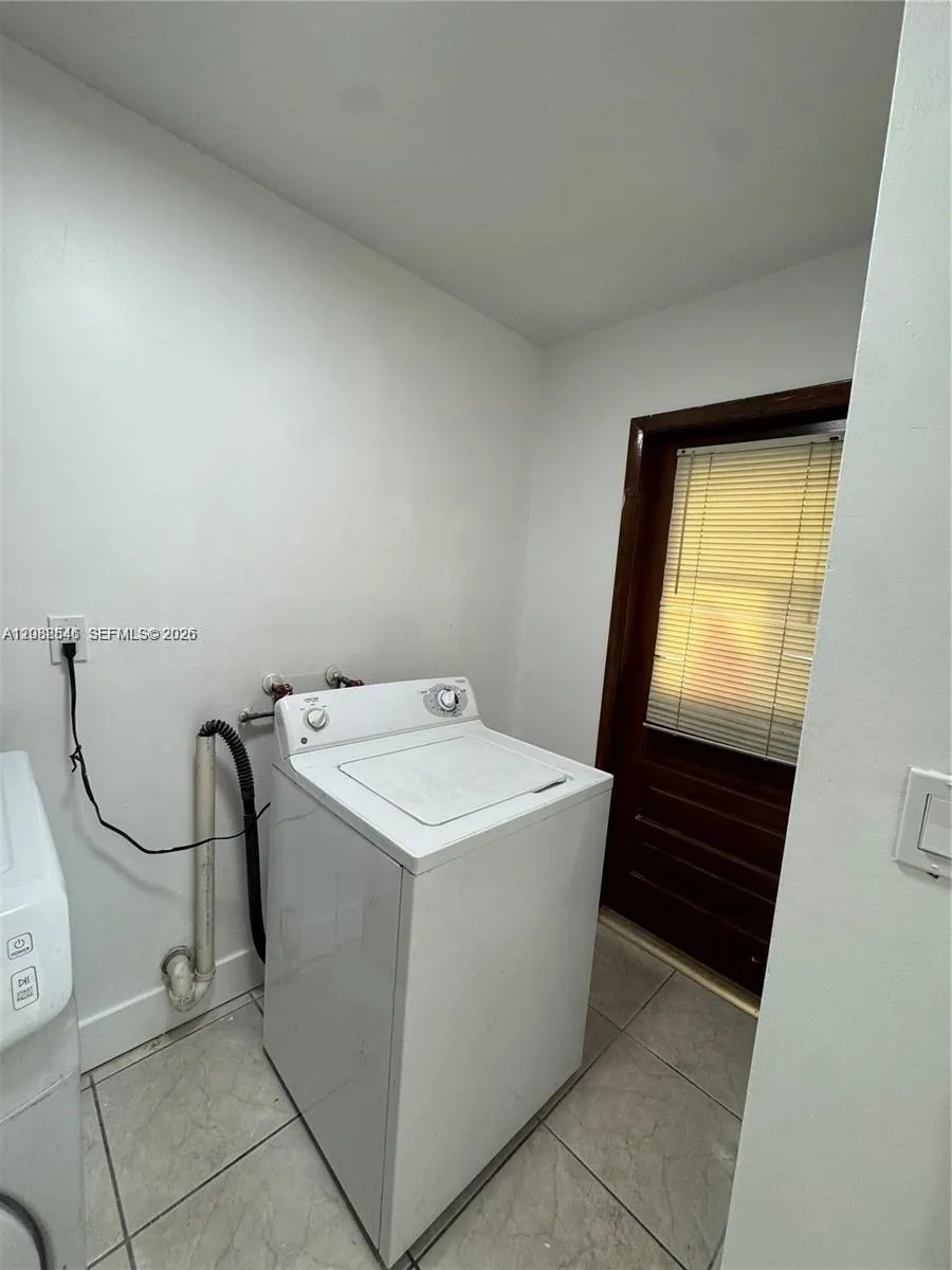1107 NW 30th Ave #1107 Miami, FL 33125