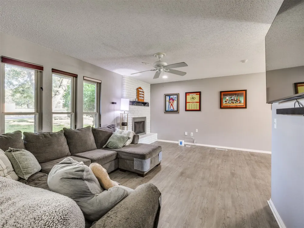 204 W Seward Avenue Sand Springs, OK 74063