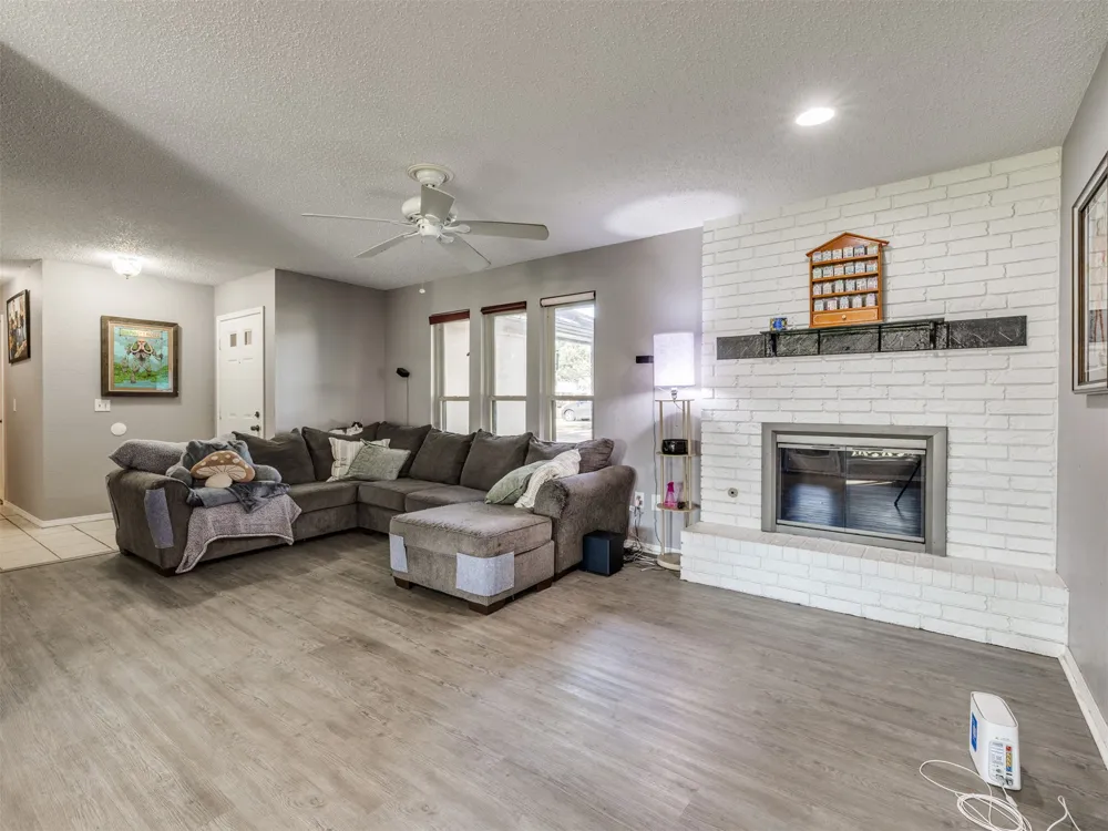 204 W Seward Avenue Sand Springs, OK 74063