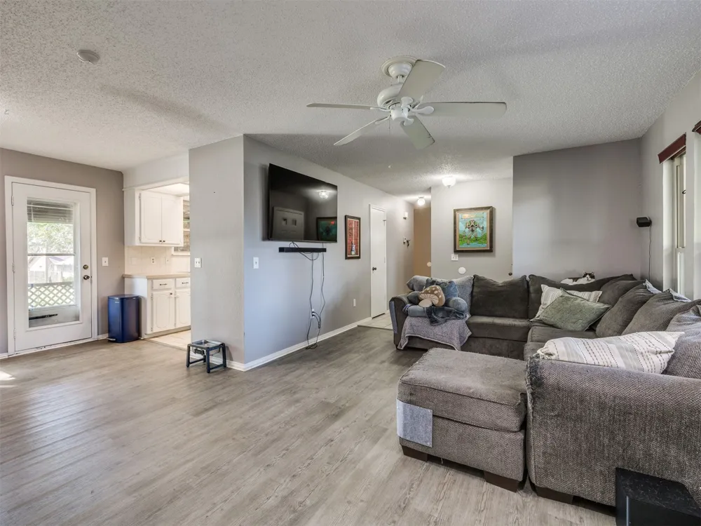 204 W Seward Avenue Sand Springs, OK 74063