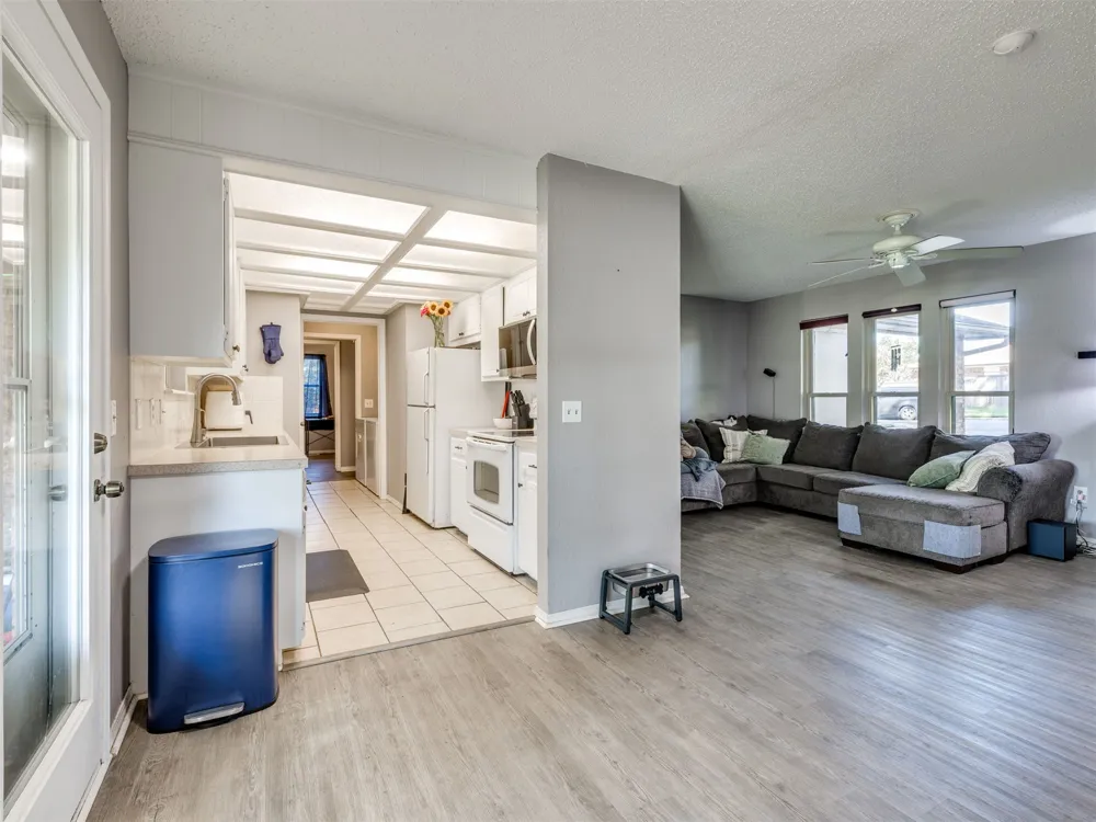 204 W Seward Avenue Sand Springs, OK 74063
