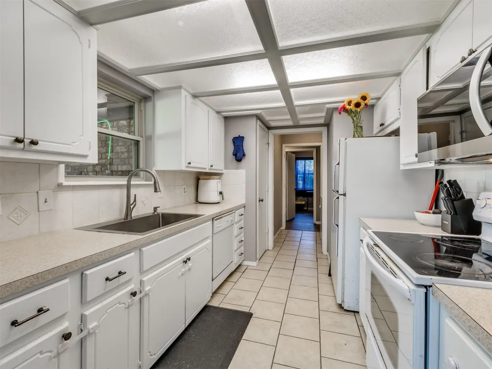 204 W Seward Avenue Sand Springs, OK 74063