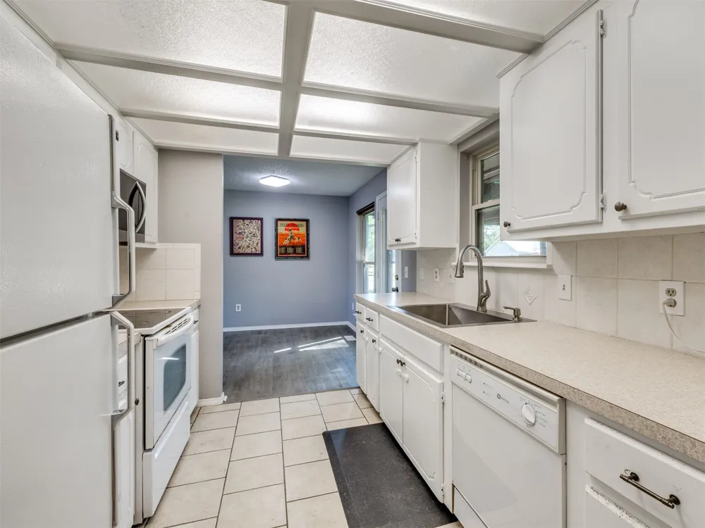 204 W Seward Avenue Sand Springs, OK 74063