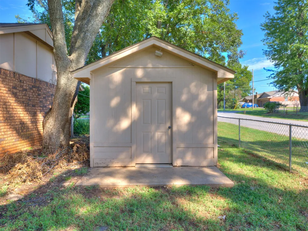 204 W Seward Avenue Sand Springs, OK 74063