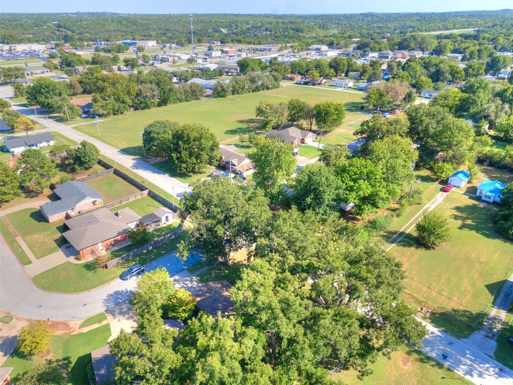 204 W Seward Avenue Sand Springs, OK 74063
