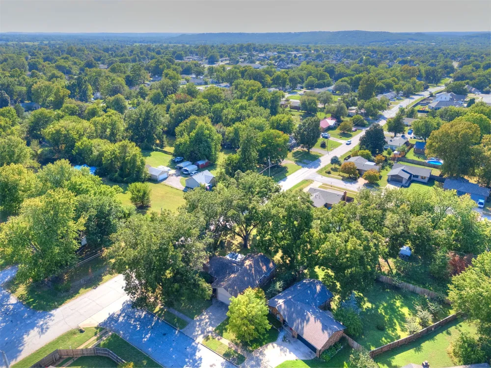 204 W Seward Avenue Sand Springs, OK 74063