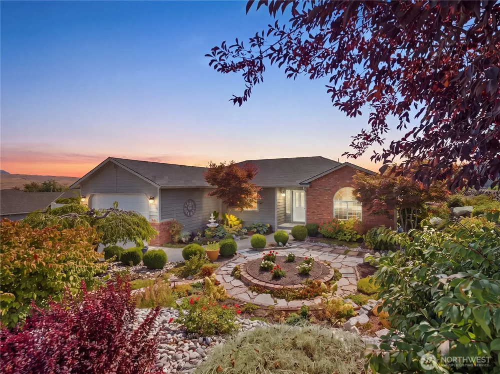 2304 Canyon Hills Drive East Wenatchee, WA 98802