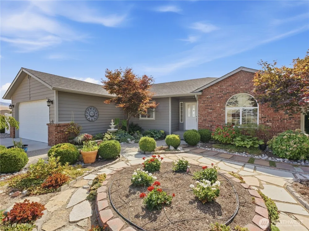 2304 Canyon Hills Drive East Wenatchee, WA 98802