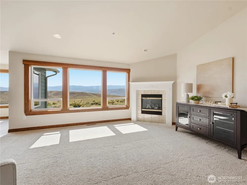 2304 Canyon Hills Drive East Wenatchee, WA 98802