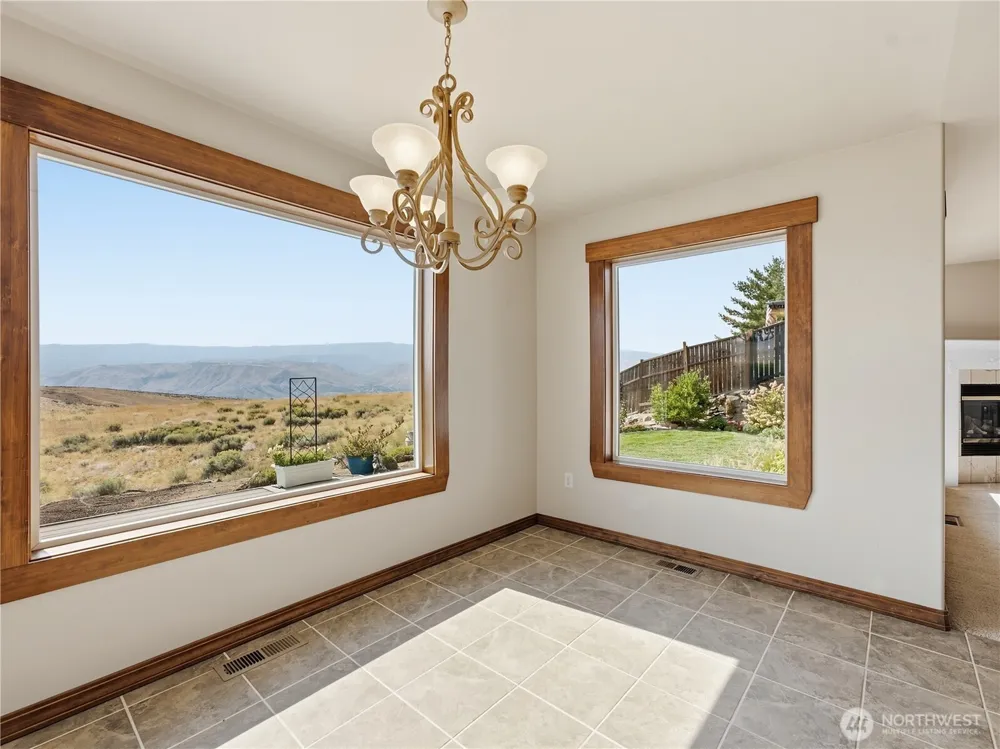 2304 Canyon Hills Drive East Wenatchee, WA 98802
