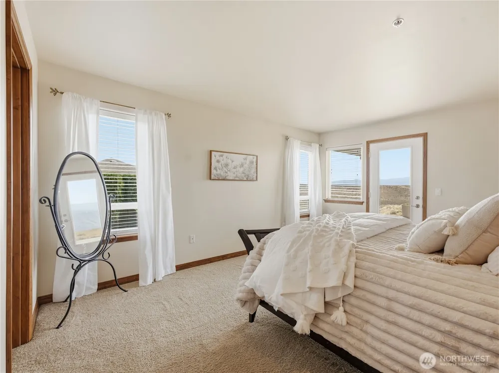 2304 Canyon Hills Drive East Wenatchee, WA 98802