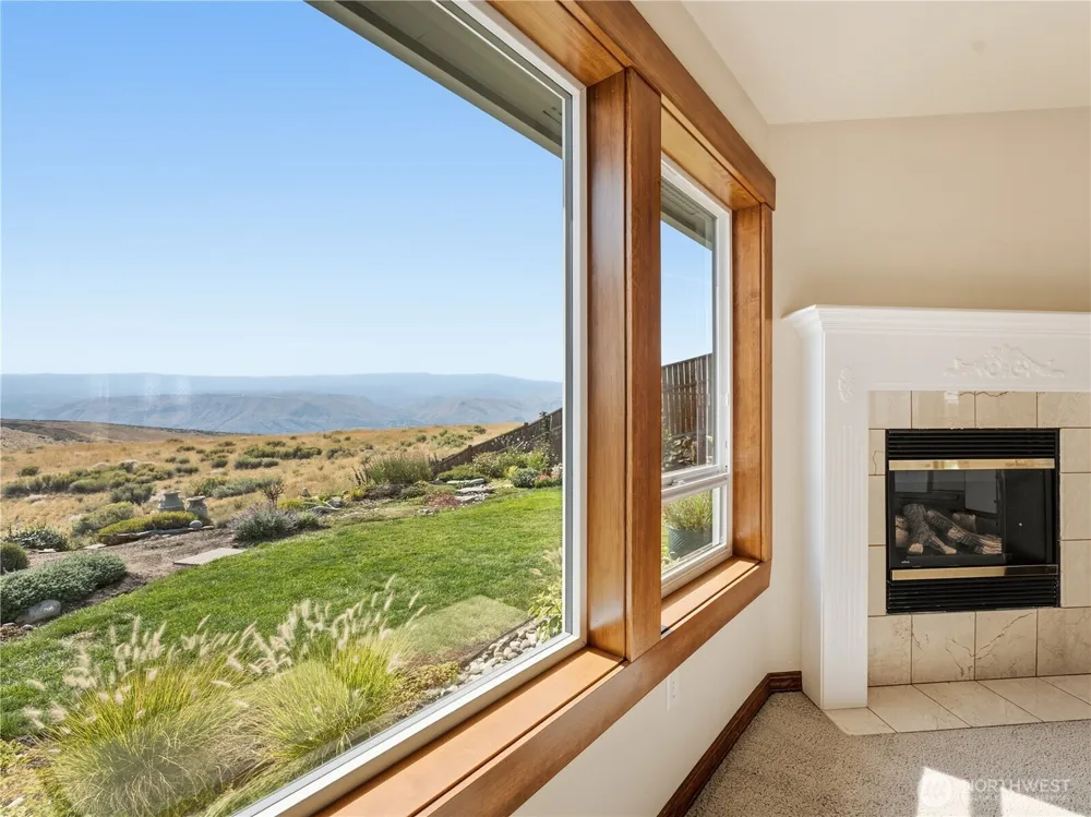 2304 Canyon Hills Drive East Wenatchee, WA 98802