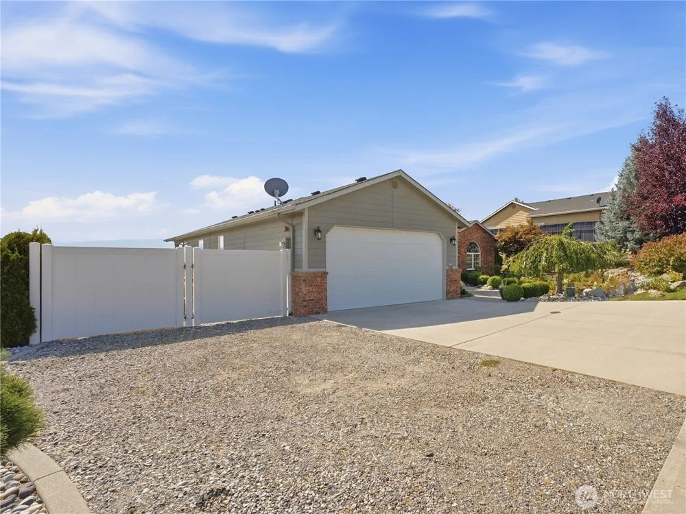 2304 Canyon Hills Drive East Wenatchee, WA 98802