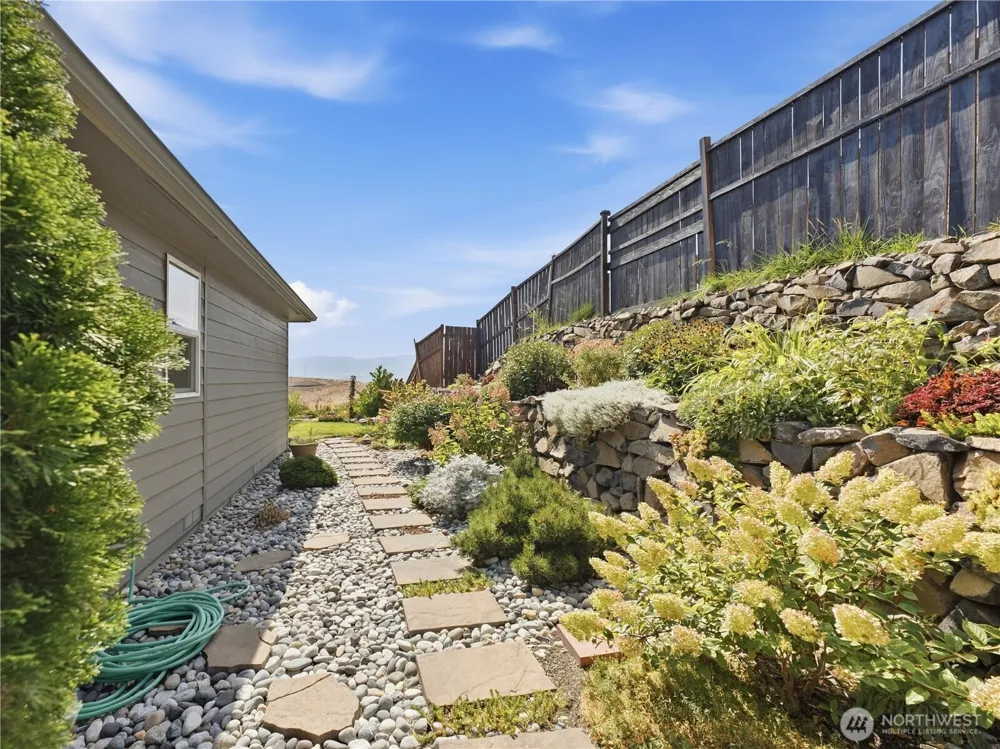 2304 Canyon Hills Drive East Wenatchee, WA 98802