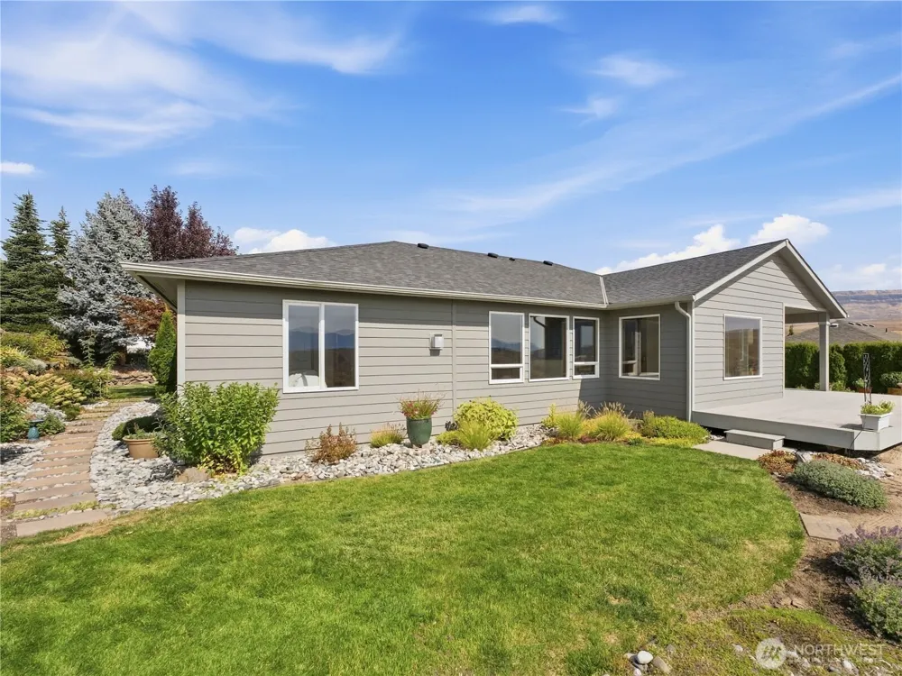 2304 Canyon Hills Drive East Wenatchee, WA 98802