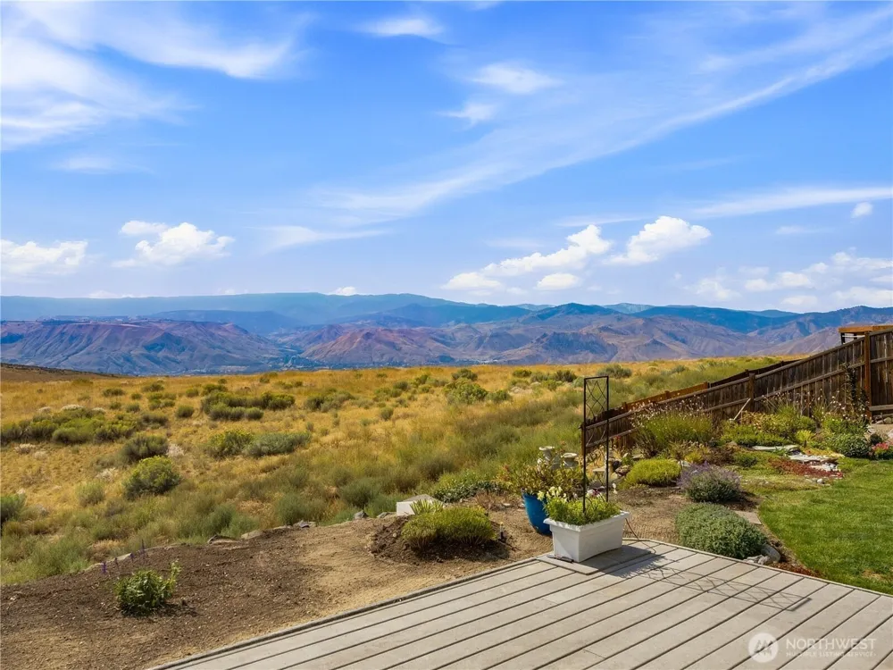 2304 Canyon Hills Drive East Wenatchee, WA 98802