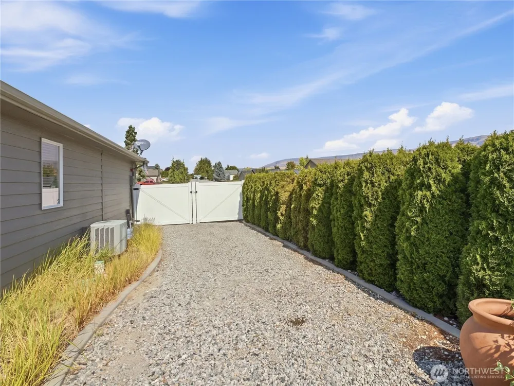 2304 Canyon Hills Drive East Wenatchee, WA 98802