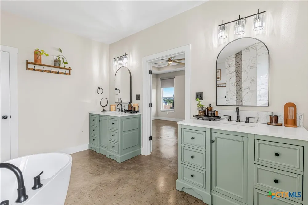 1018 Saddle Bluff Drive Salado, TX 76571