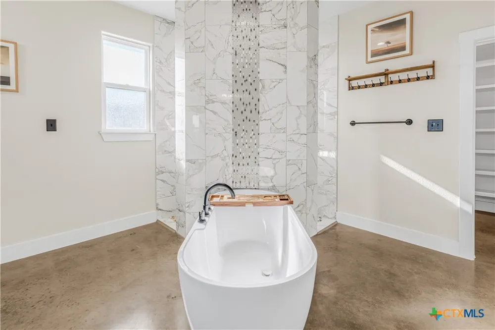 1018 Saddle Bluff Drive Salado, TX 76571