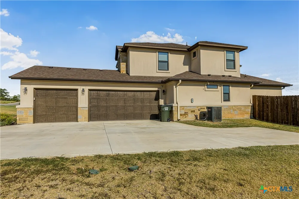 1018 Saddle Bluff Drive Salado, TX 76571