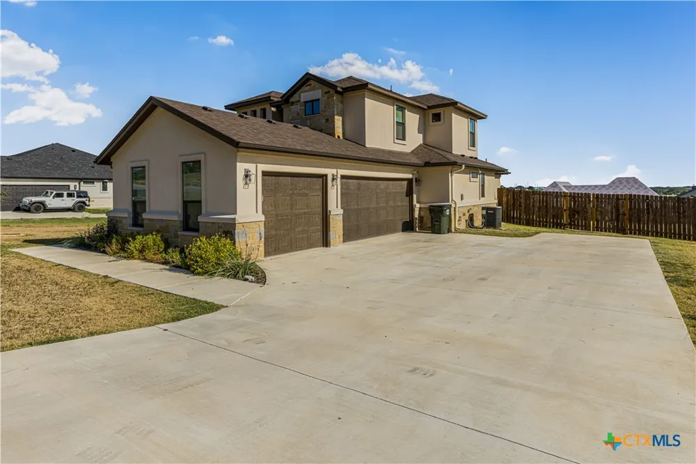 1018 Saddle Bluff Drive Salado, TX 76571
