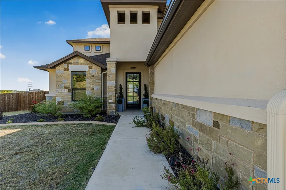 1018 Saddle Bluff Drive Salado, TX 76571