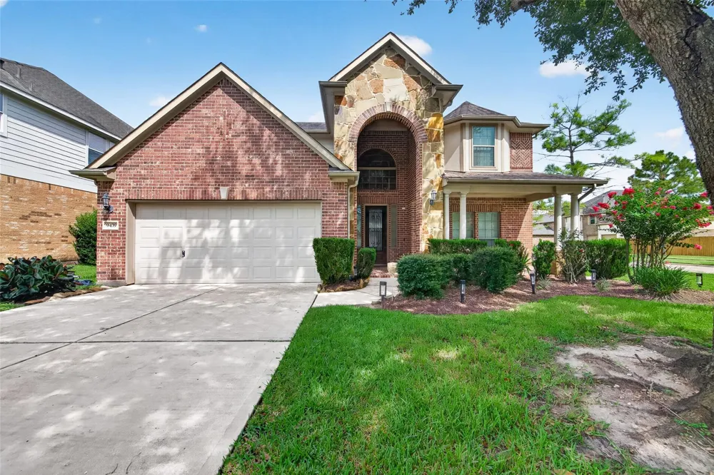 9439 Emerald Lakes Drive Rosharon, TX 77583