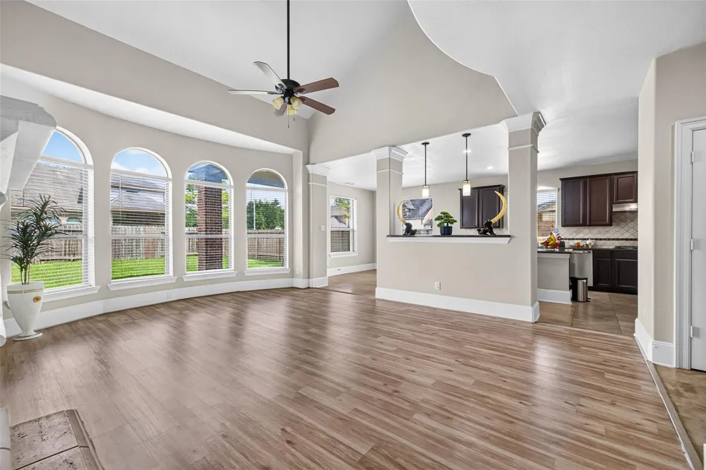 9439 Emerald Lakes Drive Rosharon, TX 77583