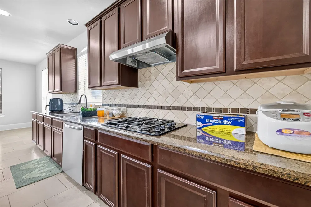 9439 Emerald Lakes Drive Rosharon, TX 77583
