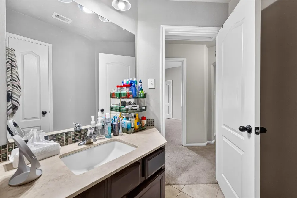 9439 Emerald Lakes Drive Rosharon, TX 77583