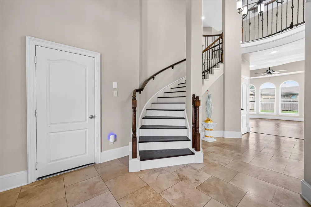 9439 Emerald Lakes Drive Rosharon, TX 77583