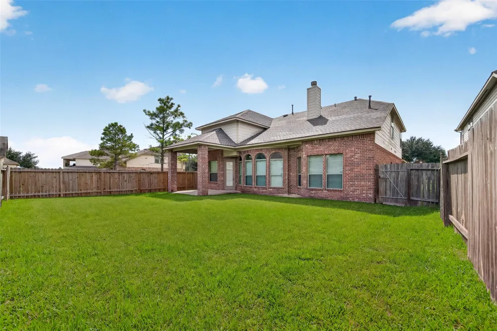 9439 Emerald Lakes Drive Rosharon, TX 77583