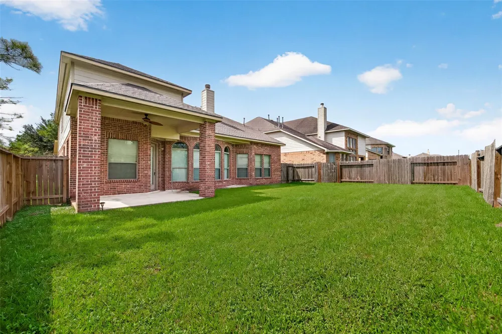 9439 Emerald Lakes Drive Rosharon, TX 77583