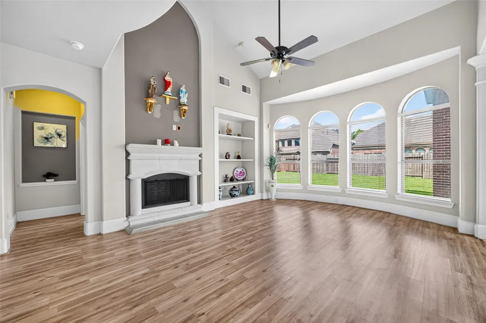 9439 Emerald Lakes Drive Rosharon, TX 77583