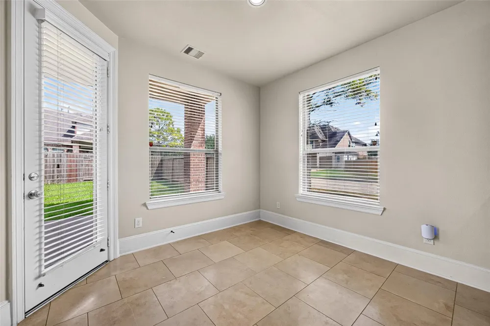 9439 Emerald Lakes Drive Rosharon, TX 77583
