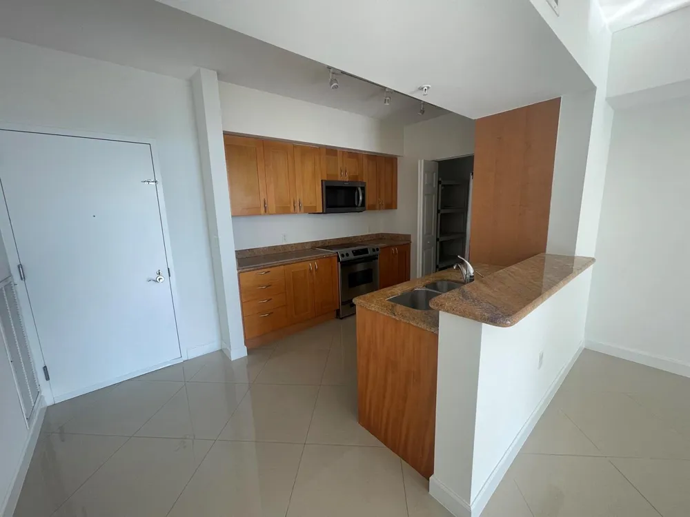 1755 E HALLANDALE BEACH BOULEVARD #1005E Hallandale Beach, FL 33009