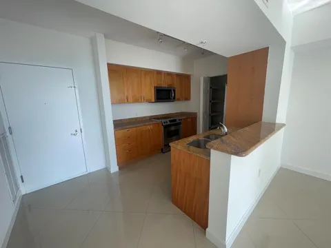 1755 E HALLANDALE BEACH BOULEVARD #1005E