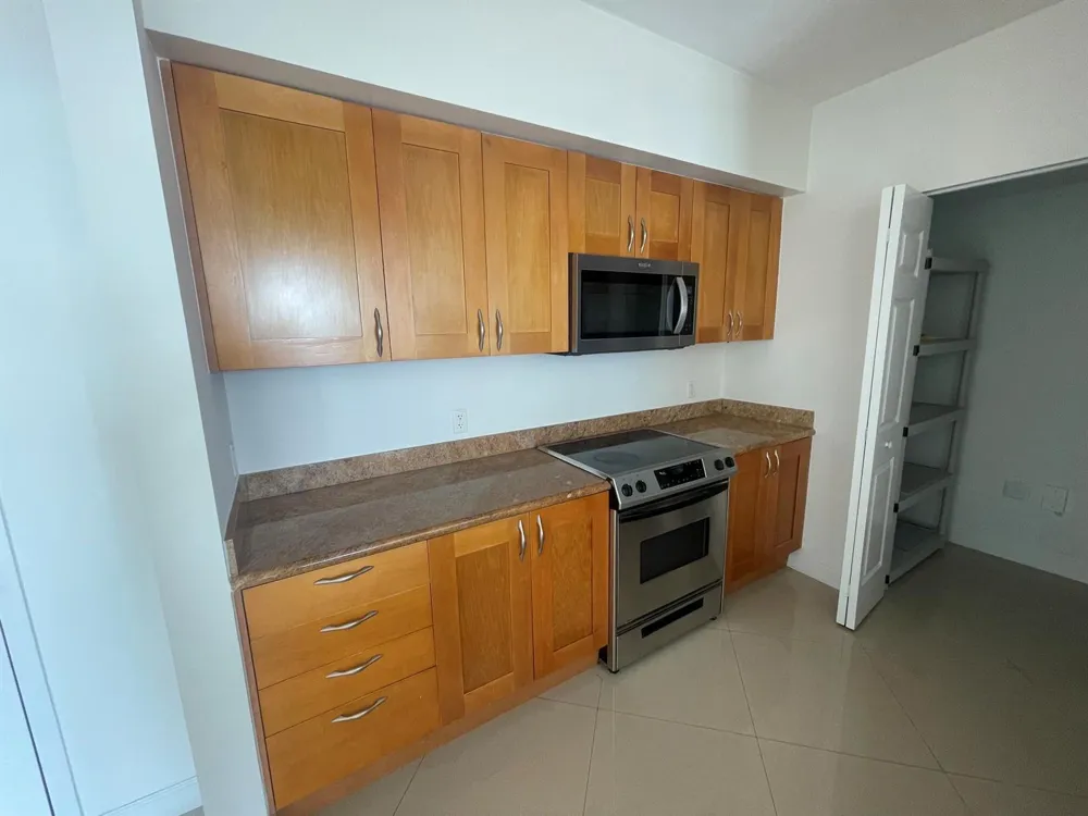 1755 E HALLANDALE BEACH BOULEVARD #1005E Hallandale Beach, FL 33009