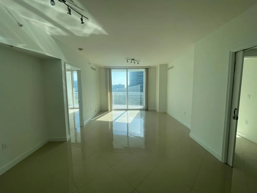 1755 E HALLANDALE BEACH BOULEVARD #1005E Hallandale Beach, FL 33009