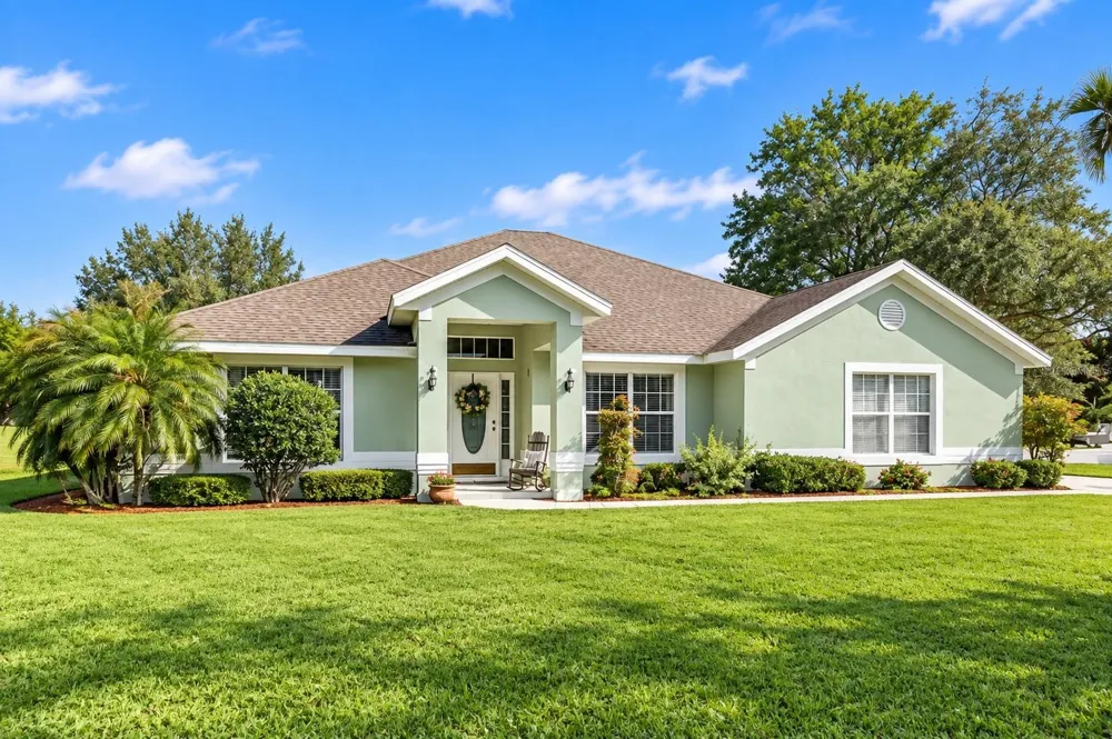 24107 MILFORD DRIVE Eustis, FL 32736