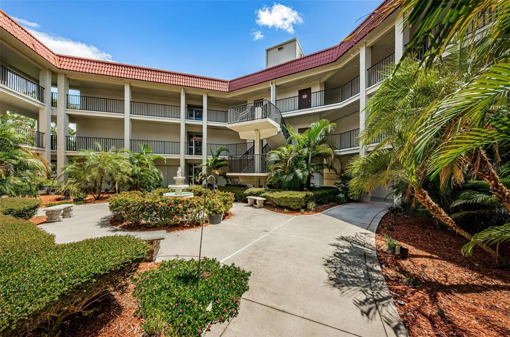 2700 BAYSHORE BOULEVARD #2204 Dunedin, FL 34698