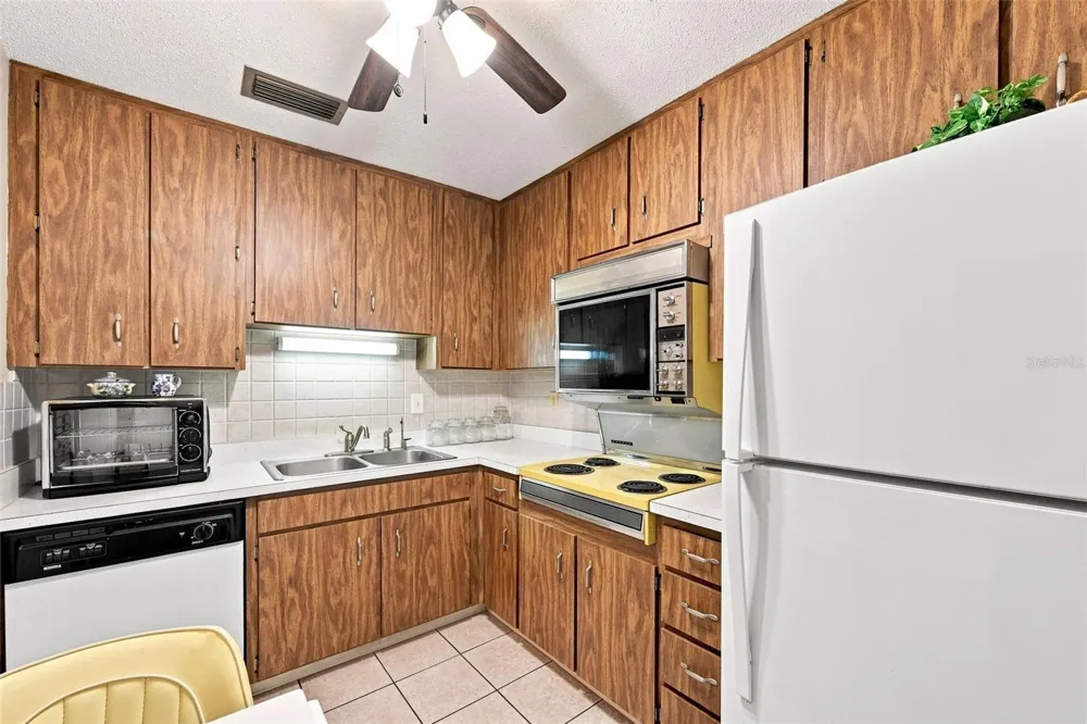2700 BAYSHORE BOULEVARD #2204 Dunedin, FL 34698