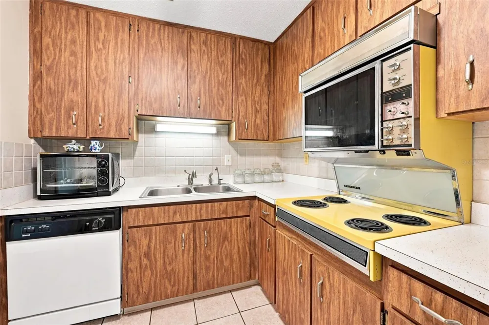 2700 BAYSHORE BOULEVARD #2204 Dunedin, FL 34698
