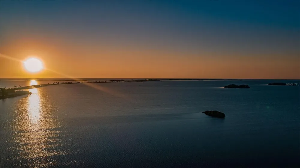 2700 BAYSHORE BOULEVARD #2204 Dunedin, FL 34698