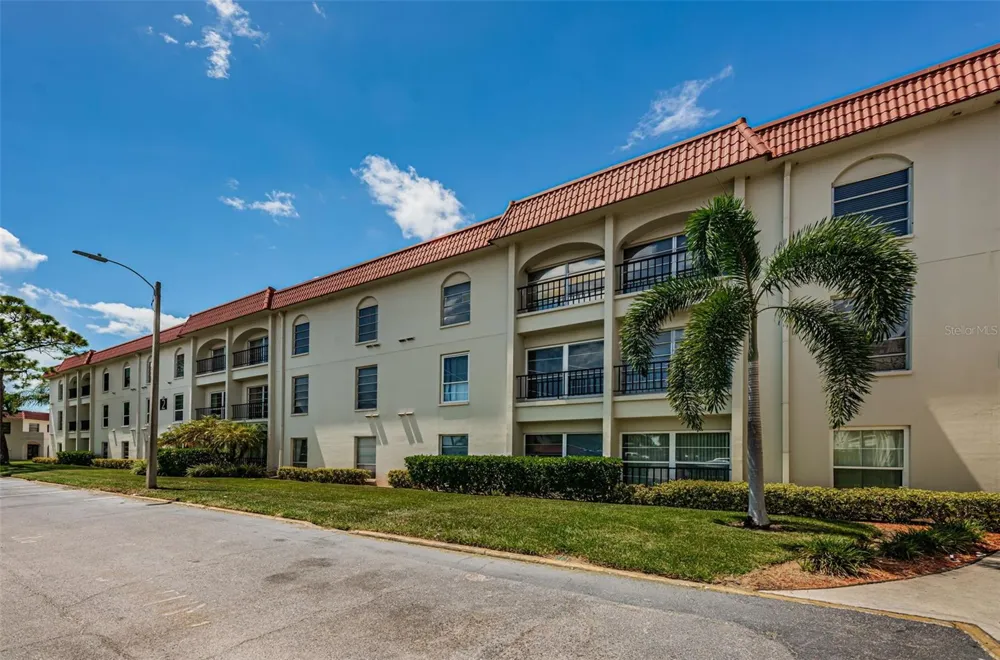 2700 BAYSHORE BOULEVARD #2204 Dunedin, FL 34698