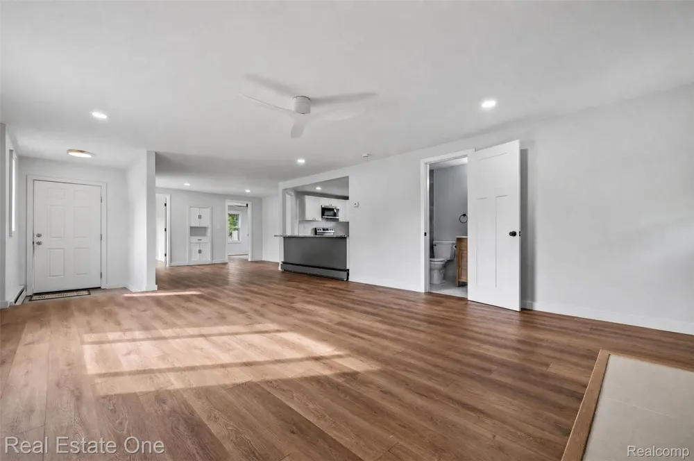 25275 Ravine Street Southfield City, MI 48033