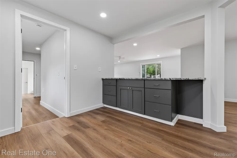 25275 Ravine Street Southfield City, MI 48033