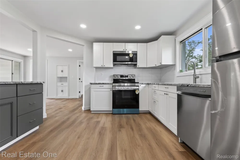 25275 Ravine Street Southfield City, MI 48033