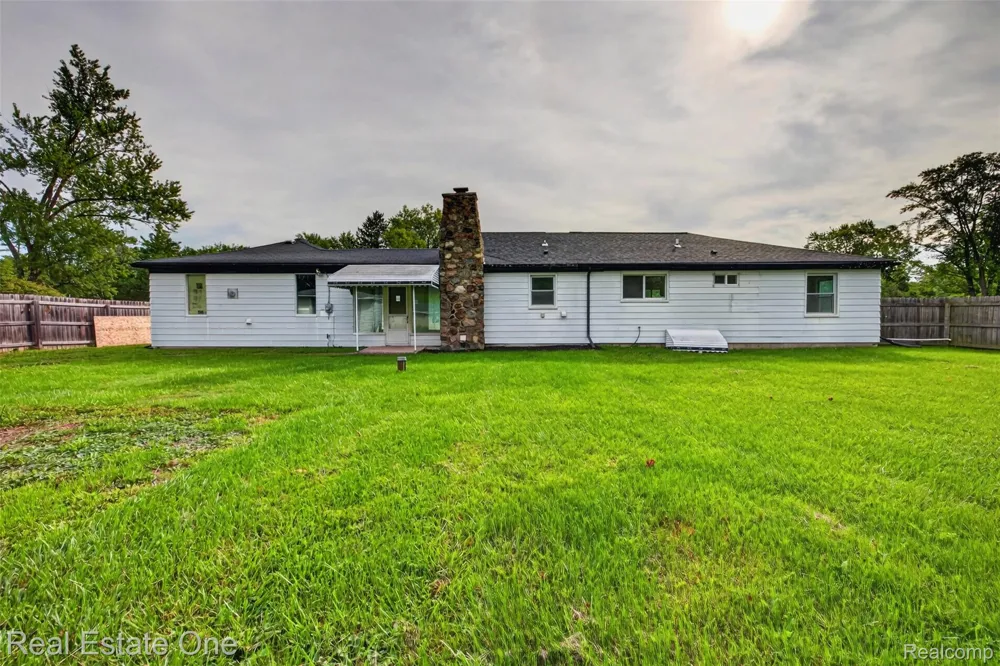 25275 Ravine Street Southfield City, MI 48033